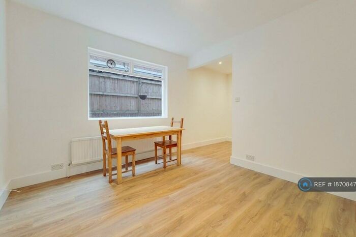 2 Bedroom Flat To Rent In Archway Road, London, N6