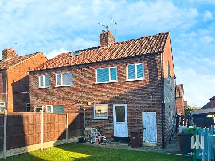 3 Bedroom End Of Terrace House For Sale In Kingsway, Pontefract, West Yorkshire, WF8