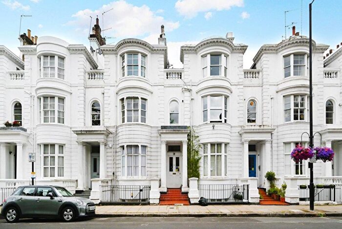 2 Bedroom Flat To Rent In Gloucester Terrace, Paddington, London, W2