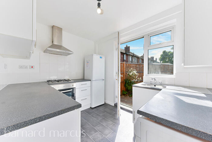 2 Bedroom House To Rent In Malling Gardens, Morden, SM4