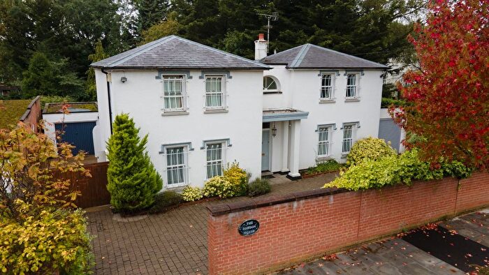 4 Bedroom Detached House For Sale In Woodhall Drive, Pinner, HA5