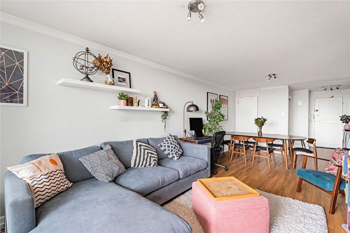 2 Bedroom Flat For Sale In Putney Hill, Putney, SW15