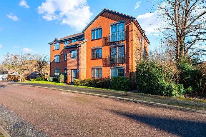 2 Bedroom Flat For Sale In Basing Road, Banstead, SM7