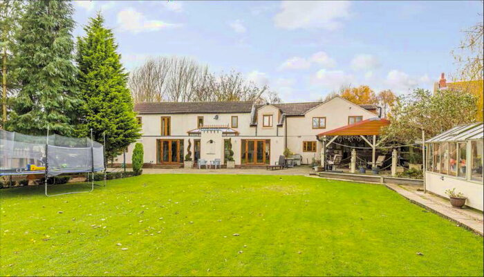 5 Bedroom Detached House For Sale In Thorpe In Balne, Doncaster, DN6