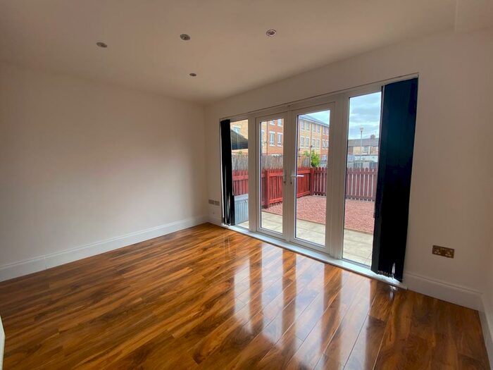 3 Bedroom Town House To Rent In Alexandra Road, Liverpool, L7