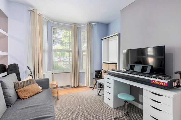 1 Bedroom Flat To Rent In Acton Lane, Acton, London, W3