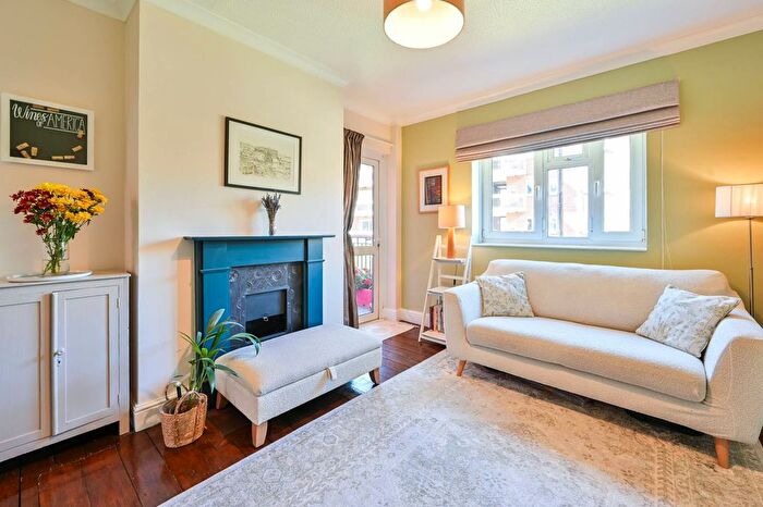 1 Bedroom Flat For Sale In Winchester Close, Bermondsey, London, SE17