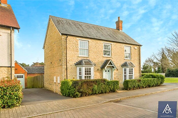 4 Bedroom Detached House For Sale In Bronnley Way, Brackley, NN13