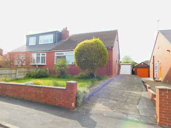 2 Bedroom Semi-Detached Bungalow To Rent In Pennine View, Royton, Oldham, OL2