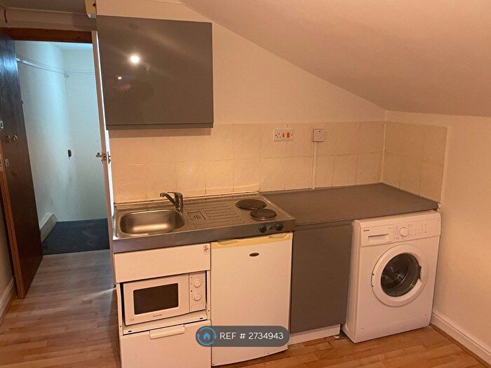 Studio To Rent In Sach Road, London, E5