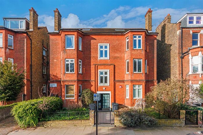 2 Bedroom Flat For Sale In Savernake Road, Hampstead, NW3