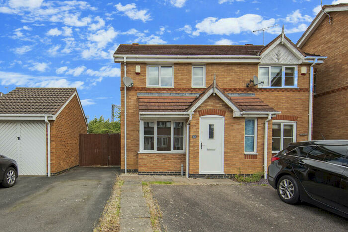 2 Bedroom Semi-Detached House For Sale In Stratfield Way, Kettering, NN15
