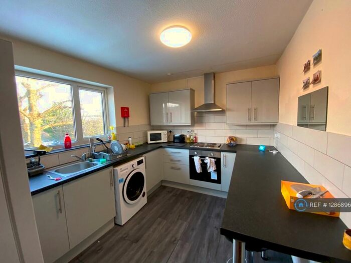 3 Bedroom Flat To Rent In Britten Close, Colchester, CO4