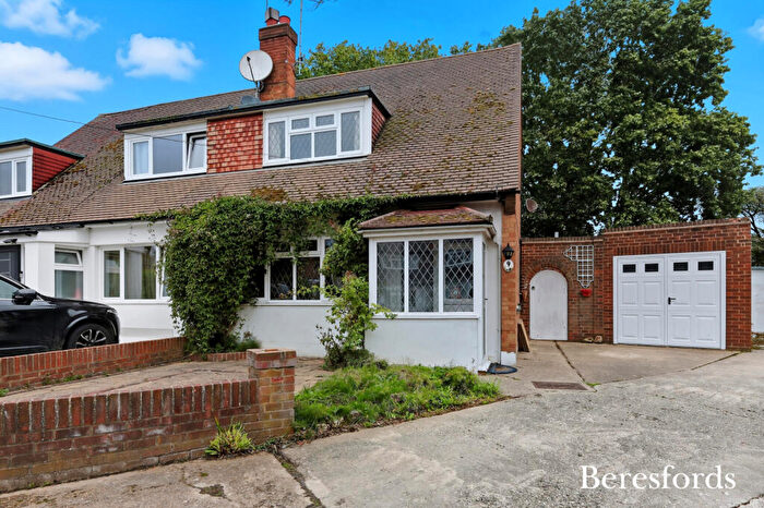 3 Bedroom Bungalow For Sale In Oakbank, Hutton, CM13