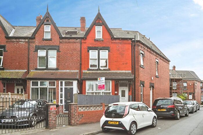 4 Bedroom End Of Terrace House For Sale In Pasture Road, Leeds, LS8