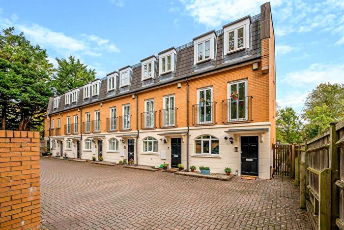 3 Bedroom Mews For Sale In Ravensbourne Avenue, Beckenham, BR3