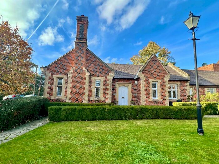 2 Bedroom Flat To Rent In Grey Lady Place, Billericay, CM11