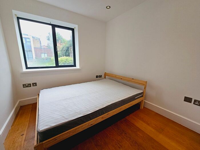 Studio To Rent In Chanin Mews, London, NW2