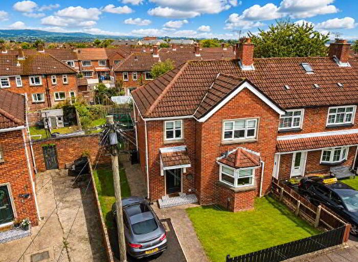 3 Bedroom End TownHouse For Sale In Malin Gardens, L’derry, BT48