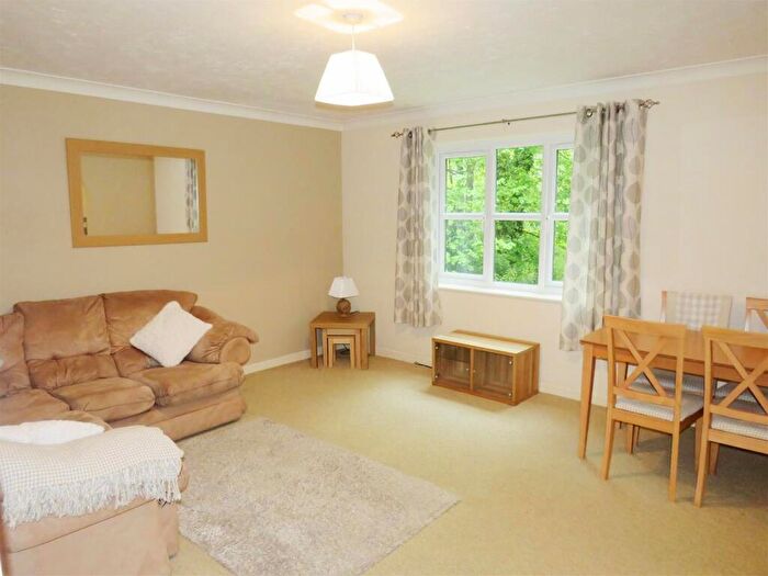 2 Bedroom Flat To Rent In Briarswood, Southampton, SO16