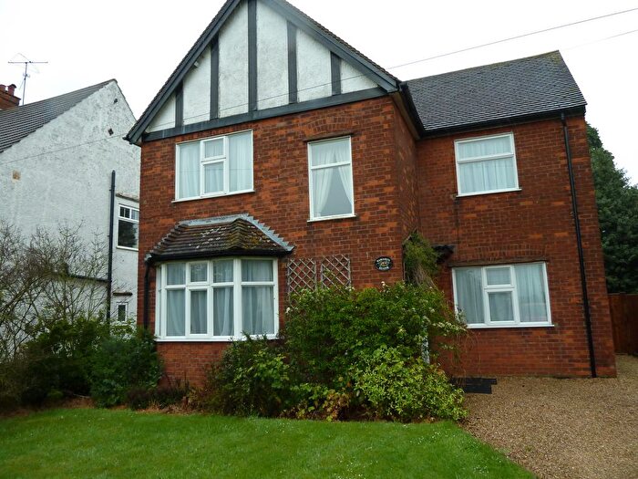 3 Bedroom Detached House To Rent In Todds Green, Stevenage, SG1