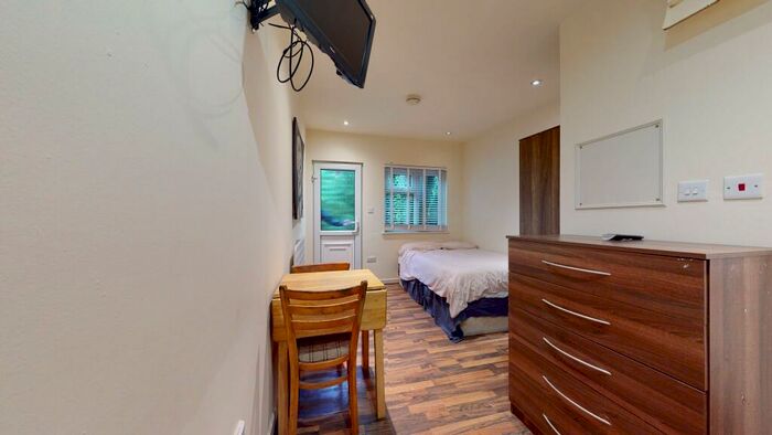Studio To Rent In Chatsworth Road, NW2
