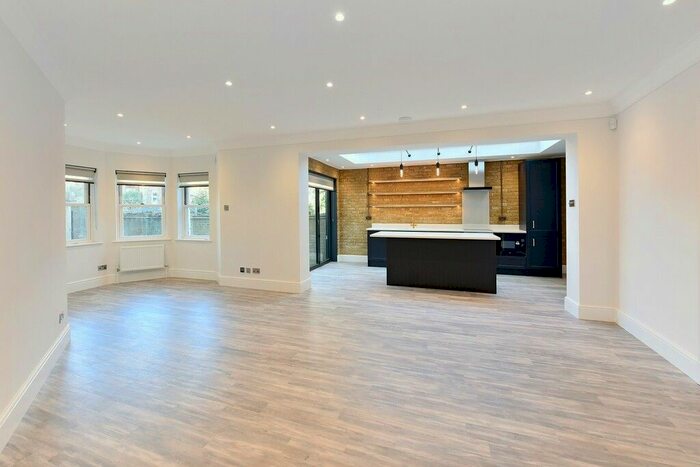3 Bedroom Property To Rent In Harwood Mews, Fulham, SW6
