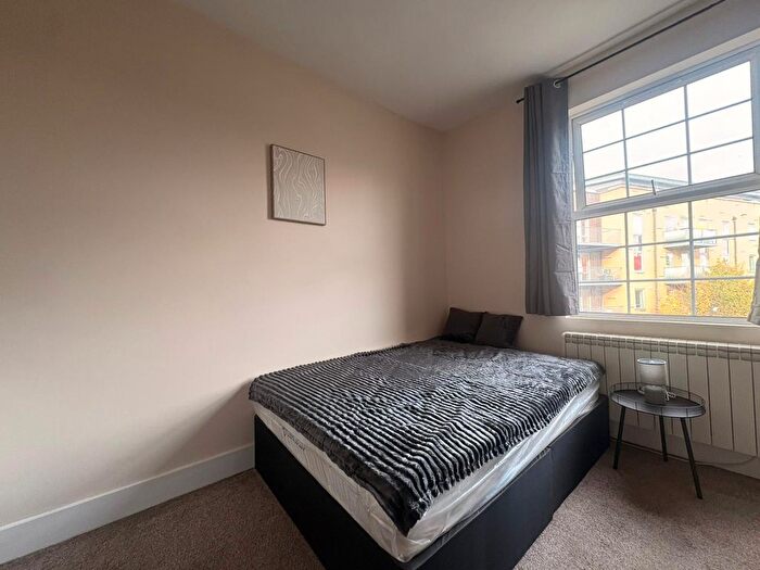 Studio To Rent In Benwell Road, London, N7