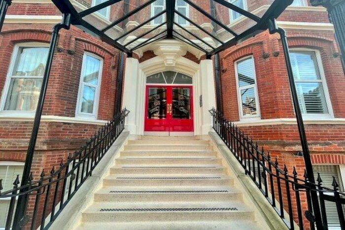 2 Bedroom Flat To Rent In Durley Gardens, Bournemouth BH2