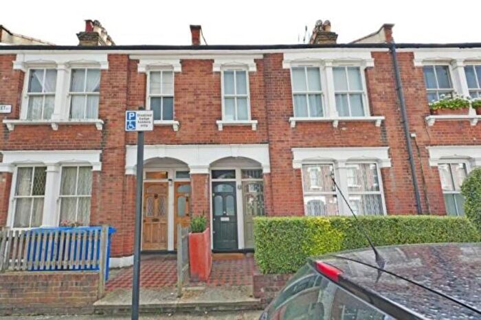 2 Bedroom Flat To Rent In Ambergate Street, Elephant And Castle, London, SE17