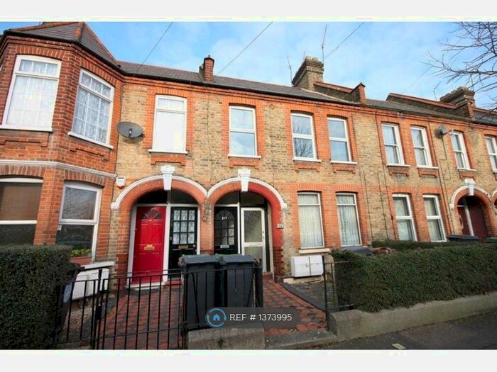 2 Bedroom Flat To Rent In Brettenham Road, London, E17