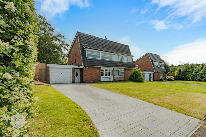4 Bedroom Semi-Detached House For Sale In Weaver Avenue, Worsley, M28