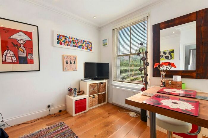 1 Bedroom Flat To Rent In First Floor Flat, Rydon Street, N1