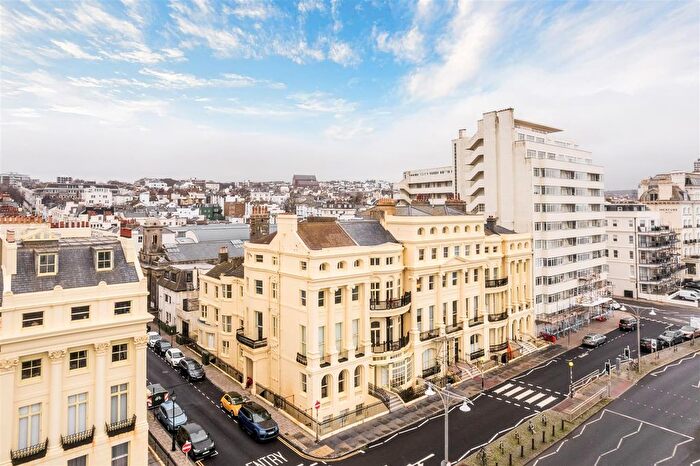 2 Bedroom Flat For Sale In Brunswick Terrace, Hove, BN3