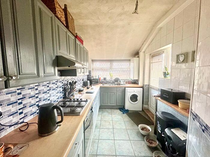 3 Bedroom Terraced House For Sale In Huddleston Road, Grimsby, DN32