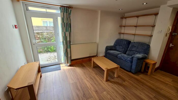 1 Bedroom Flat To Rent In Newport Road, Roath, Cardiff, CF24