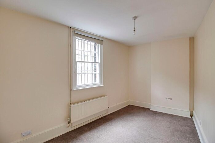 1 Bedroom Flat To Rent In High Street, St. Neots, PE19