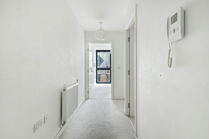 1 Bedroom Apartment For Sale In City Road, London, EC1V