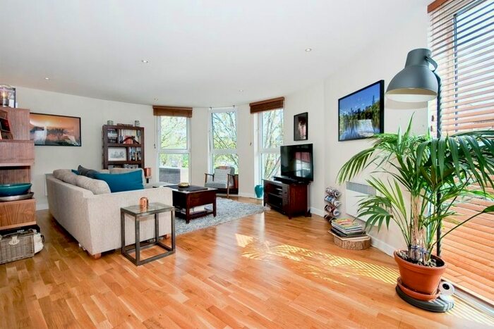 2 Bedroom Flat To Rent In Basire Street, London, N1