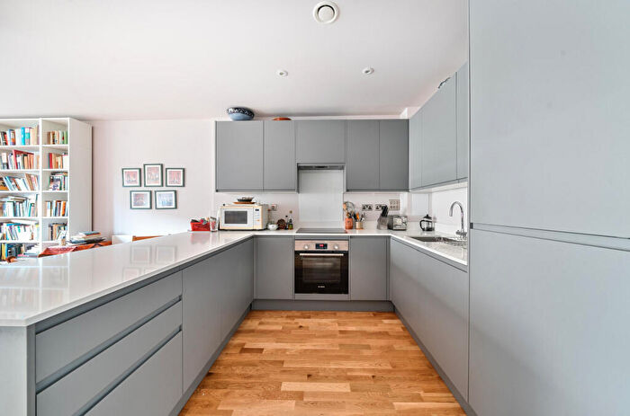 2 Bedroom Apartment To Rent In Colina Road, London, N15