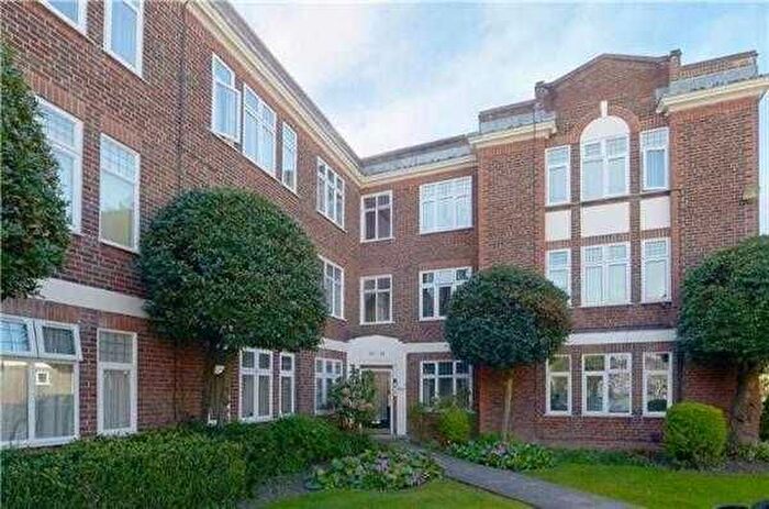 2 Bedroom Flat To Rent In Hamilton Court, Ealing Broadway, London, W5