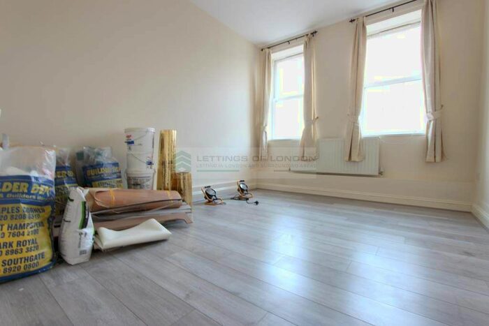 2 Bedroom Flat To Rent In Cockfosters Parade, Barnet EN4