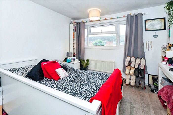 3 Bedroom End Of Terrace House For Sale In Sunderland Road, Maidenhead, Berkshire, SL6