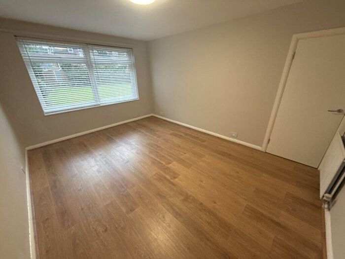 2 Bedroom Flat To Rent In Bedroom Ground Floor Flat – Wellington Road, Bush Hill Park, EN1