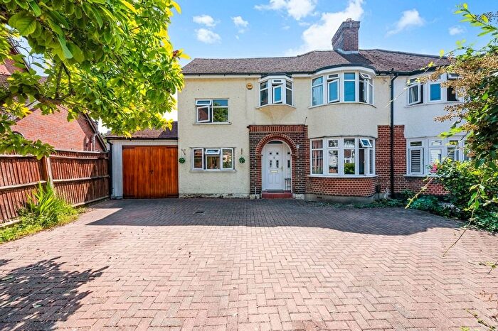 4 Bedroom Semi Detached House For Sale In River Way, Epsom, KT19