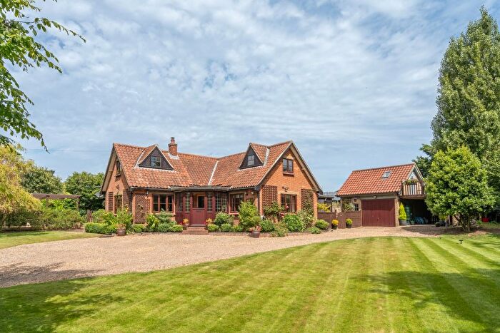 3 Bedroom Detached House For Sale In Cargate Lane, Saxlingham Nethergate, Norwich, NR15