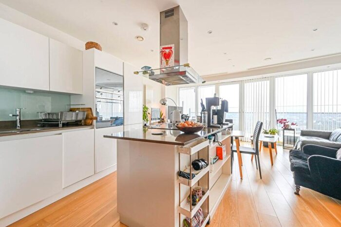 2 Bedroom Flat For Sale In Arena Tower, Canary Wharf, London, E14