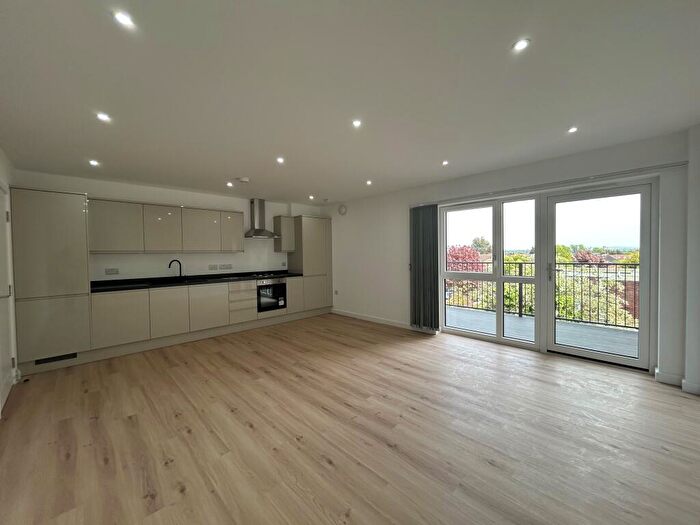 2 Bedroom Apartment To Rent In High Road, Chadwell Heath, RM6