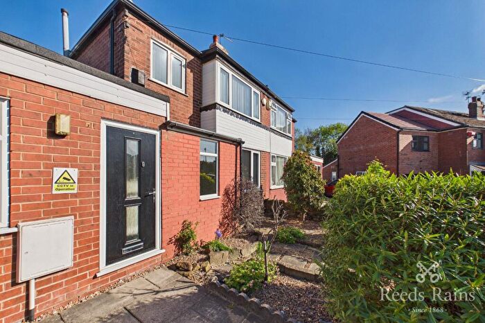 5 Bedroom Semi-Detached House To Rent In Croftdale Grove, Leeds, West Yorkshire, LS15