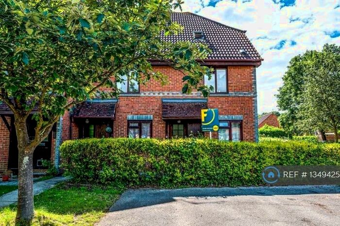2 Bedroom End Of Terrace House To Rent In Ladygrove Drive, Guildford, GU4